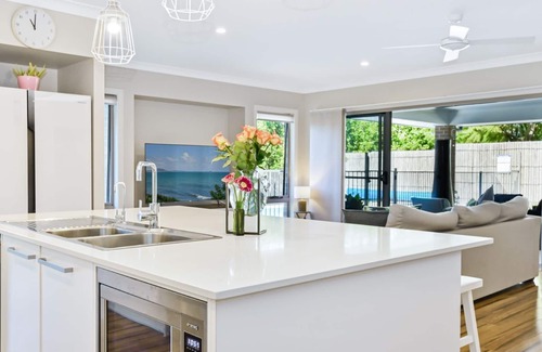 Smiths Lake Casa | Sun-Daze @Smithies Pacific Palms Holidays