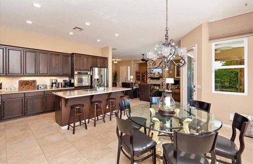 Indio Casa | Impresionante piscina / campo de golf Inicio frente a Empire Concert y Polo Grounds