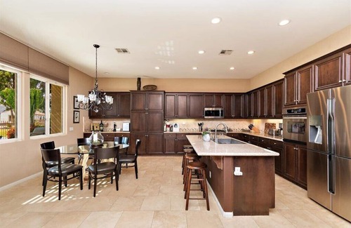 Indio Casa | Impresionante piscina / campo de golf Inicio frente a Empire Concert y Polo Grounds