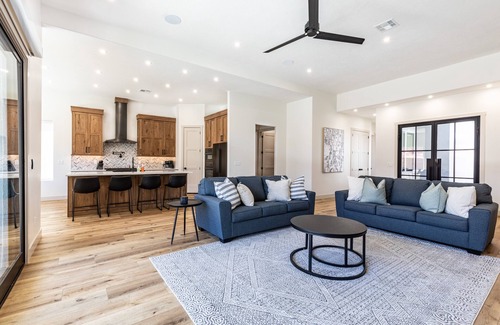 Washington Casa | Sun Seeker 2 Bedroom Home by RedAwning