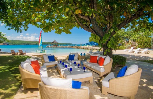 Discovery Bay Villa | Sundown on the Beach