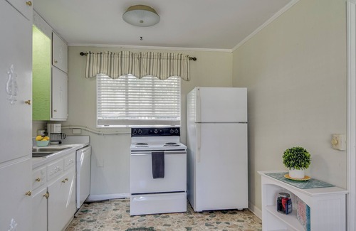 Augusta Cabaña | Sunflower Guest House - pet friendly/fenced patio & covered parking