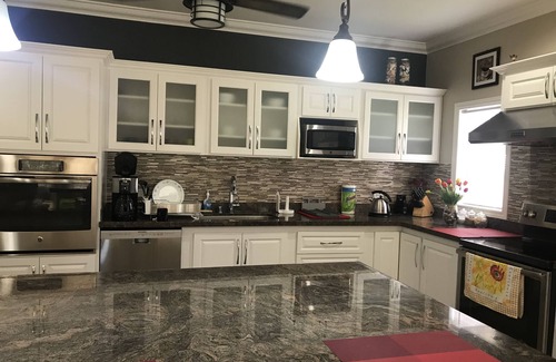 Canaan Villa | Villa Girasol 🌻 Asegurado! COMPLETAMENTE CON AIRE ACONDICIONADO, cocina extra de exterior
