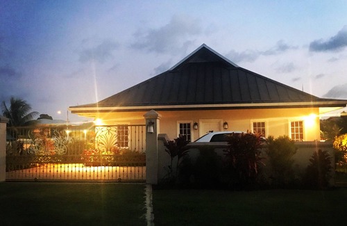 Canaan Villa | Villa Girasol 🌻 Asegurado! COMPLETAMENTE CON AIRE ACONDICIONADO, cocina extra de exterior