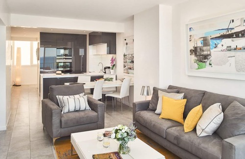 Fabron Apartamento | Propiedades de la luz solar SUNRISE - Ático con vistas al mar para 4 personas