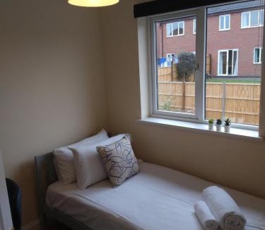 Grantham Casa | Sunningdale homely detached family/contractor 3 bed house