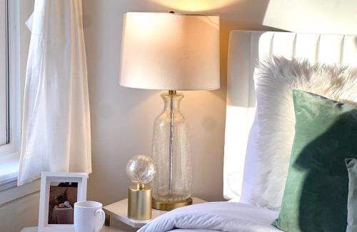 Downtown Apartamento | Sunny 1B1B Apt with full kitchen, Walk to Convention Center