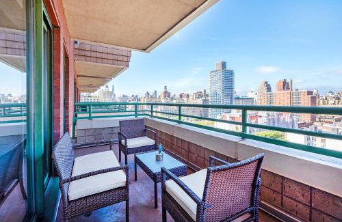 Upper West Side Apartamento | Sunny 3 BR 3 Bath Apt with Large Balcony