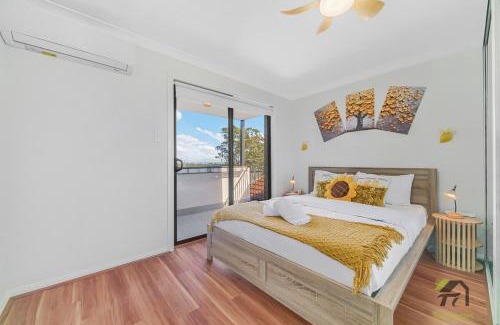 Blacktown Casa | Sunny and Vibrant Home