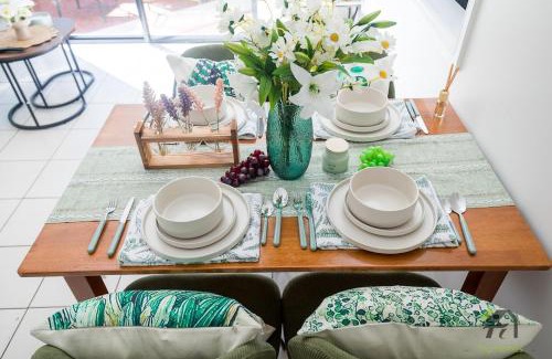 Blacktown Casa | Sunny and Vibrant Home