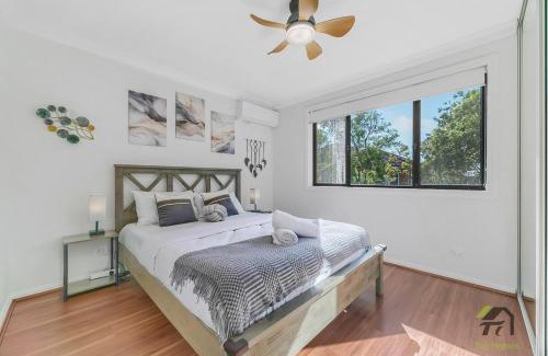 Blacktown Casa | Sunny and Vibrant Home