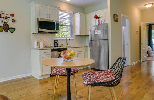 Apex Apartamento | Sunny Apex Vacation Rental w/ Pool Access!