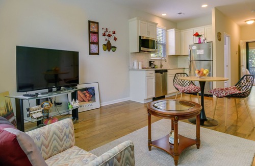 Apex Apartamento | Sunny Apex Vacation Rental w/ Pool Access!