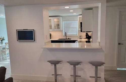 Hudson Beach Estates Casa | Sunny Blue Retreat