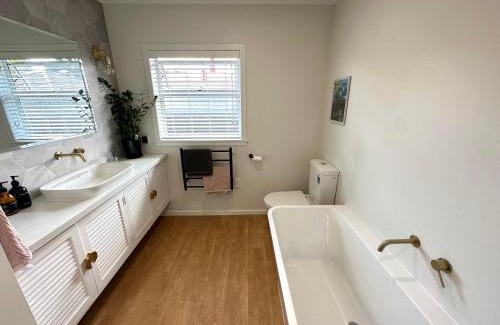 Napier Villa | Sunny & Cosy Napier Home!