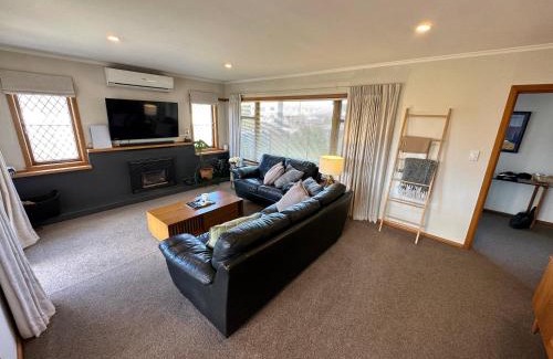 Napier Villa | Sunny & Cosy Napier Home!