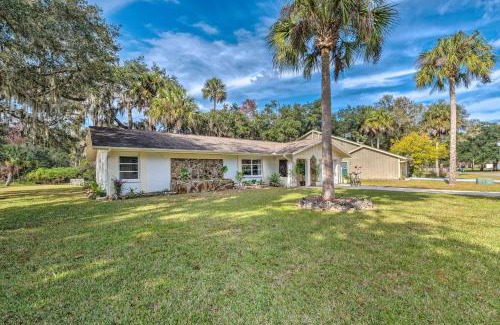Crystal River Casa | Sunny Crystal River Home with Screened-In Porch