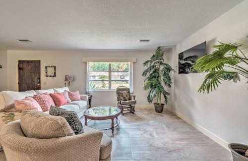 Crystal River Casa | Sunny Crystal River Home with Screened-In Porch