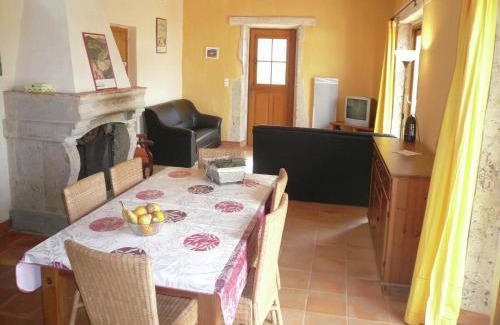 Fraisse-des-Corbieres Villa | Sunny Escape to Serenity