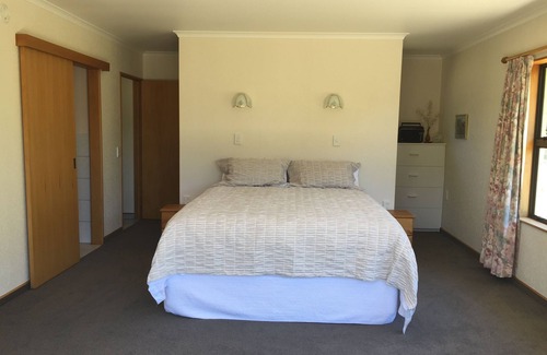 Woodstock Otro | Sunny family farm house 1 minute to river and Great Taste cycle trail