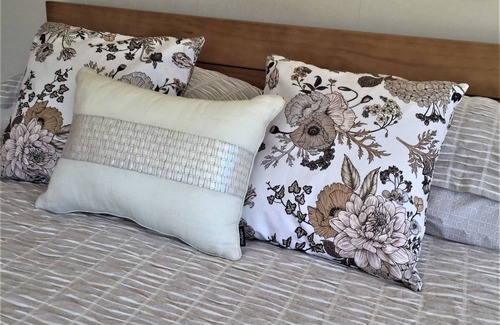 Woodstock Otro | Sunny family farm house 1 minute to river and Great Taste cycle trail