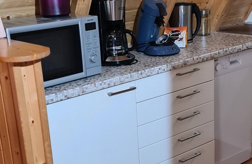 Feriendorf Eichwald Chalet De Esquí | Soleada casa de vacaciones con un claro en el bosque