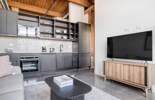 Sheffield Neighbors Apartamento | Sunny Lincoln Park 2BR w/ Lounge, Roof & Gym, near DePaul, by Blueground