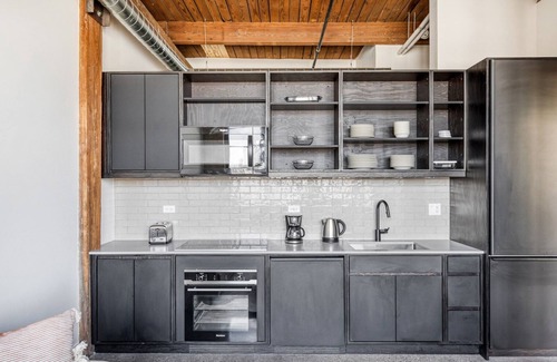 Sheffield Neighbors Apartamento | Sunny Lincoln Park 2BR w/ Lounge, Roof & Gym, near DePaul, by Blueground