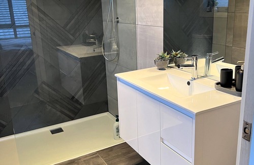 Newnham Casa | Sunny Modern 3 Bedroom Townhouse