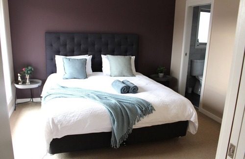 Newnham Casa | Sunny Modern 3 Bedroom Townhouse