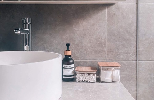 Revesby Casa | Sunny Retro Modern 3BR Close to Shops