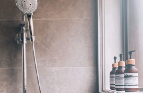 Revesby Casa | Sunny Retro Modern 3BR Close to Shops