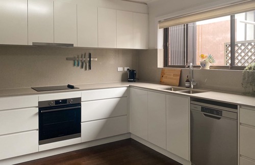 Revesby Casa | Sunny Retro Modern 3BR Close to Shops