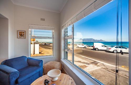 Bloubergstrand Casa | SUNNYSIDE- 5 Bedroom Beach House, Bloubergstrand