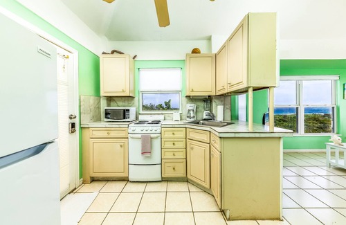 Conch Bar Cabaña | Dragon Cay Resort Sunrise Cottage