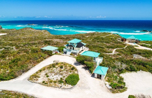 Conch Bar Cabaña | Dragon Cay Resort Sunrise Cottage