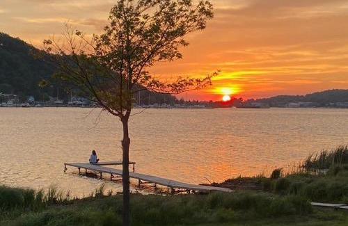 Frankfort Casa | Sunset Bay - Lakefront, Large, And Gorgeous!