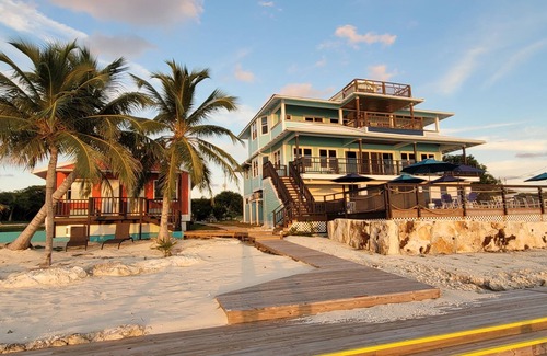 Salt Pond Cabina | Sunset Beach Room - Long Island Harbour Club