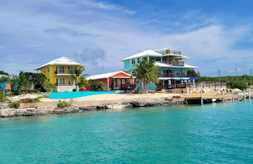 Salt Pond Cabina | Sunset Beach Room - Long Island Harbour Club