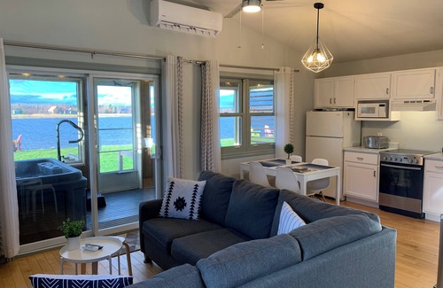 Richibucto Casa | Sunset Jacuzzi Waterfront Beach & Pool Chalet