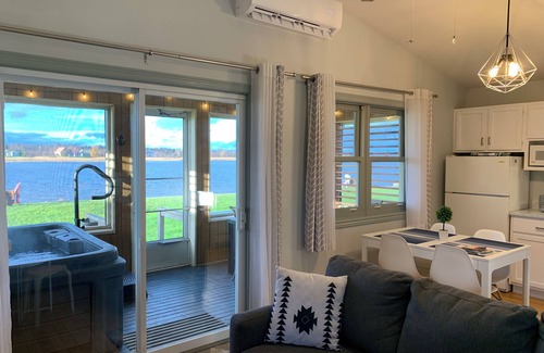 Richibucto Casa | Sunset Jacuzzi Waterfront Beach & Pool Chalet