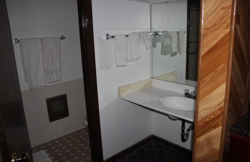 Lake Bluff Hotel | Sunset Motel