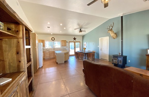Elgin Casa | Sunset Ride Ranch /Foreman's house