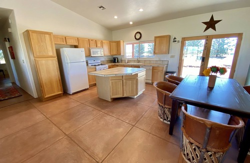 Elgin Casa | Sunset Ride Ranch /Foreman's house
