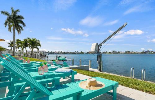 Cape Coral Villa | Sunset Cottage Lake Front
