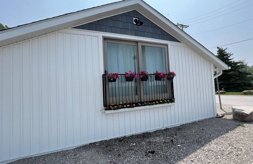 Vickery Cabaña | Sunset View Bayfront Cottage