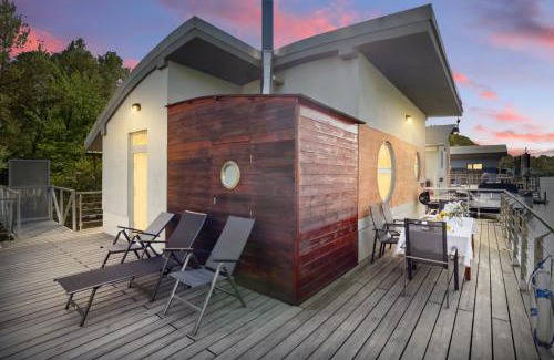 Rusovce Casa | Sunset view Housboat with sundeck,AC&Heating