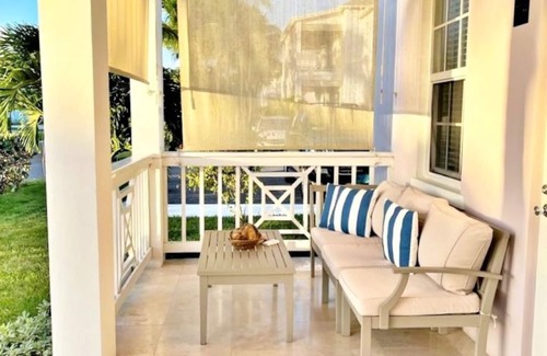 Palm Cay Villa | Nueva villa moderna de 3 dormitorios en Palm Cay, una comunidad cerrada en el paraíso.