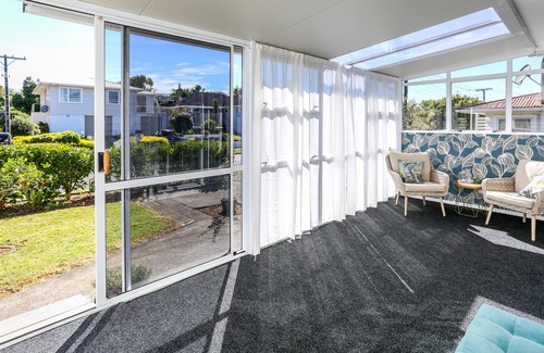 New Plymouth Casa | SUNSHINE COTTAGE - WESTOWN