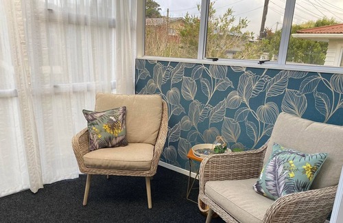 New Plymouth Casa | SUNSHINE COTTAGE - WESTOWN